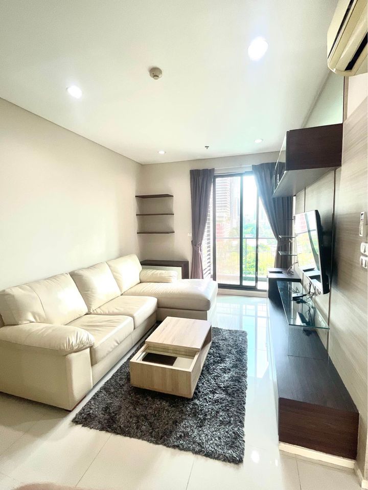 Villa Asoke Condominium - Image 2