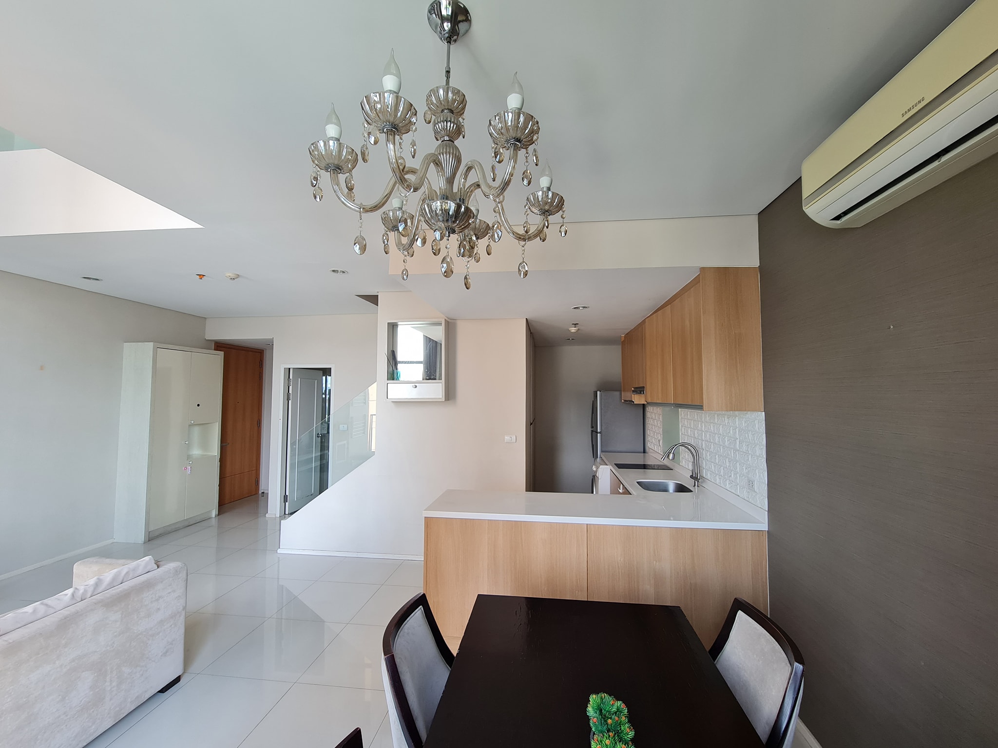 Villa Asoke Condominium - Image 2