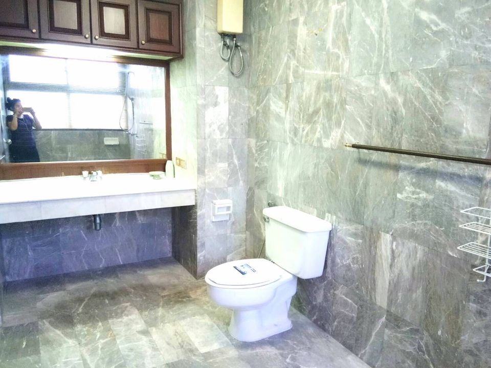 The Waterford Condominium - Image 11