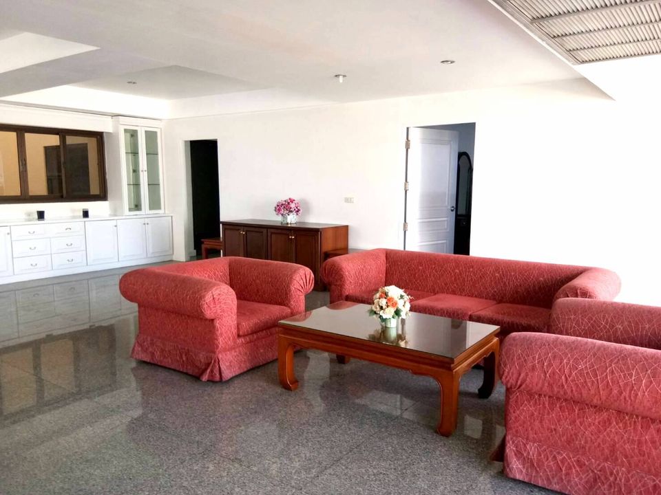 The Waterford Condominium - Image 2