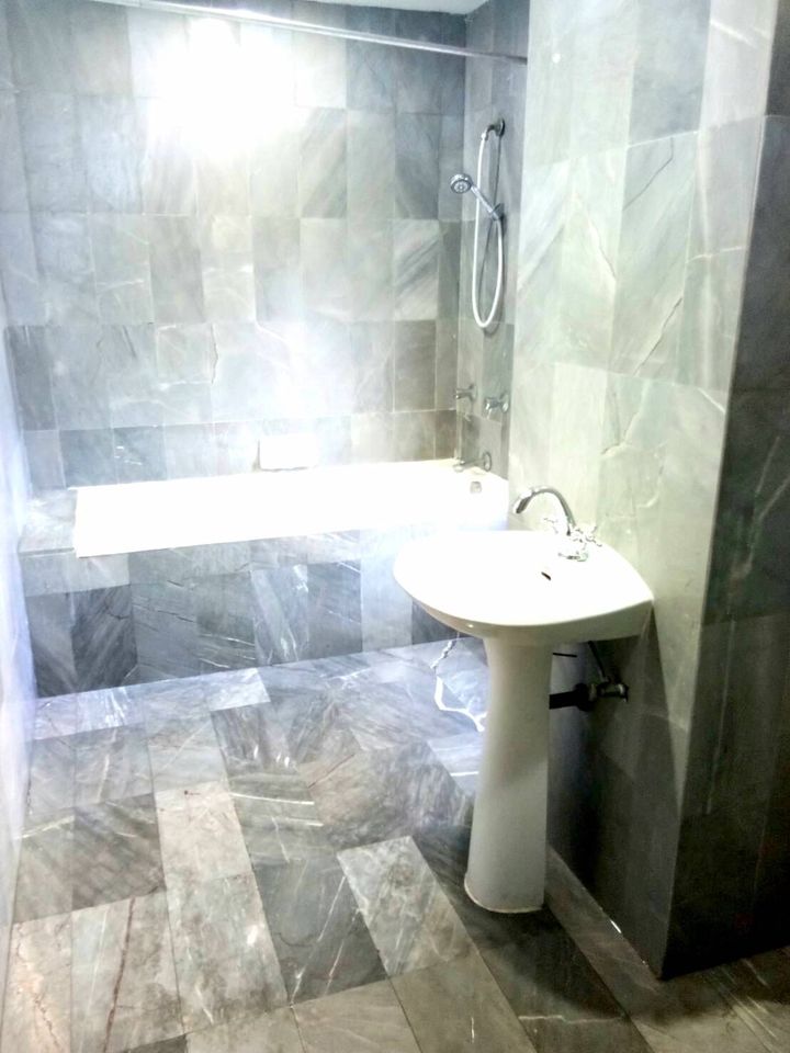 The Waterford Condominium - Image 10