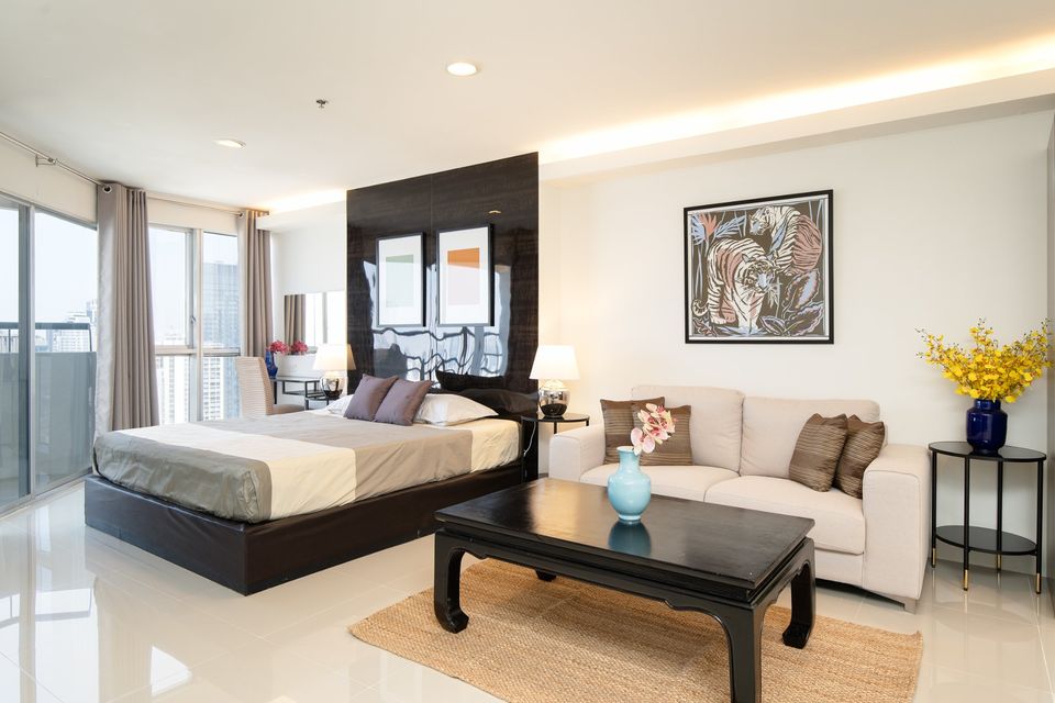 1 Bedroom Condo For Sale in Khlong Tan, Khlong Toei, Bangkok - Image 1