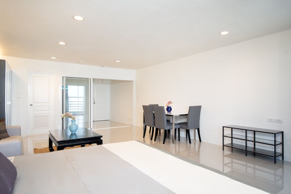1 Bedroom Condo For Sale in Khlong Tan, Khlong Toei, Bangkok - Image 8