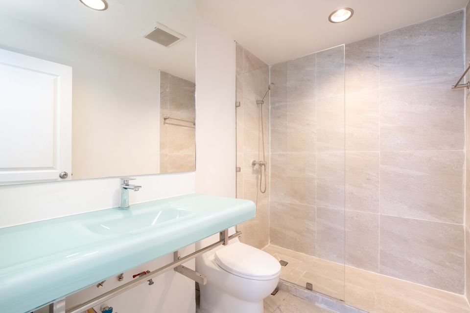 1 Bedroom Condo For Sale in Khlong Tan, Khlong Toei, Bangkok - Image 5