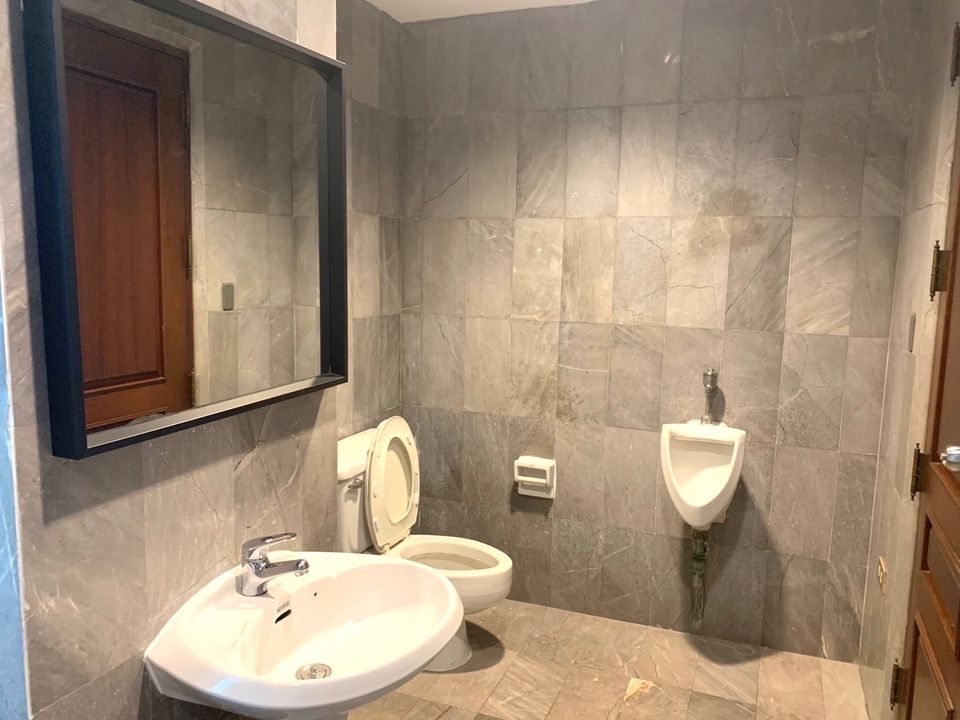 The Waterford Condominium - Image 22