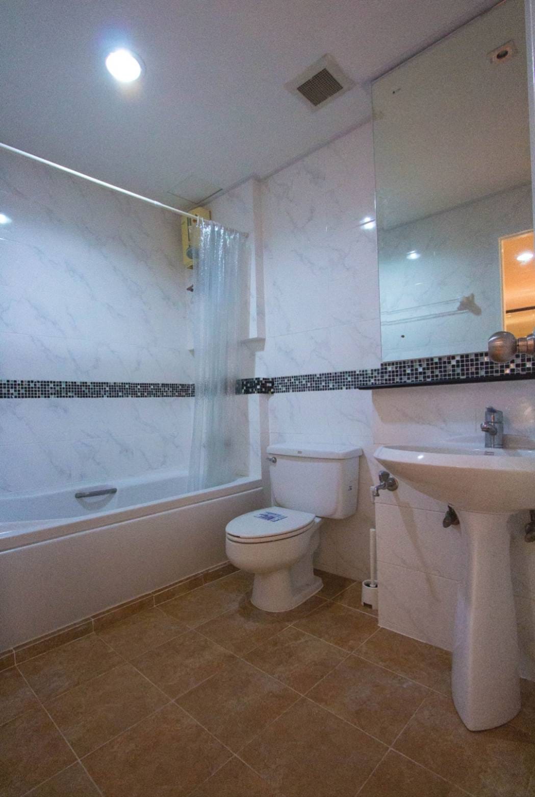 2 Bedroom Condo For Sale in Khlong Tan, Khlong Toei, Bangkok - Image 12