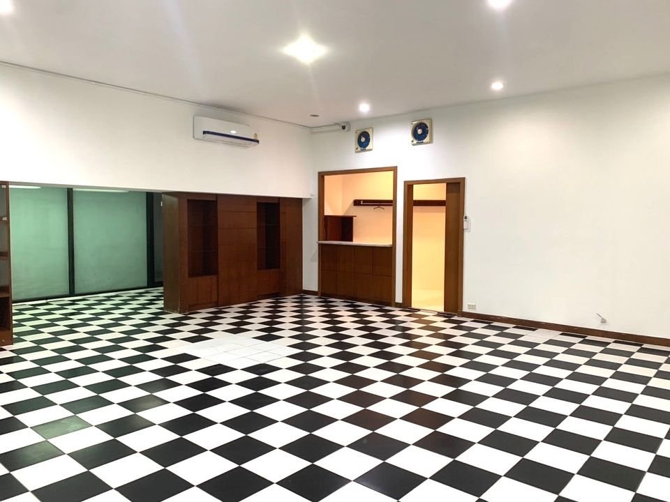 The Waterford Park Sukhumvit 53 - Image 2
