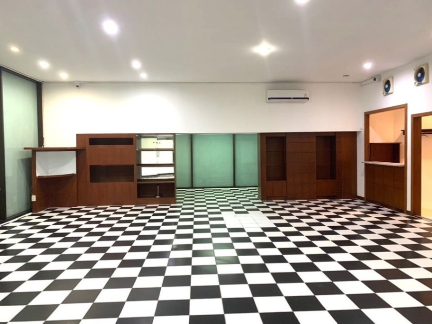 The Waterford Park Sukhumvit 53 - Image 1