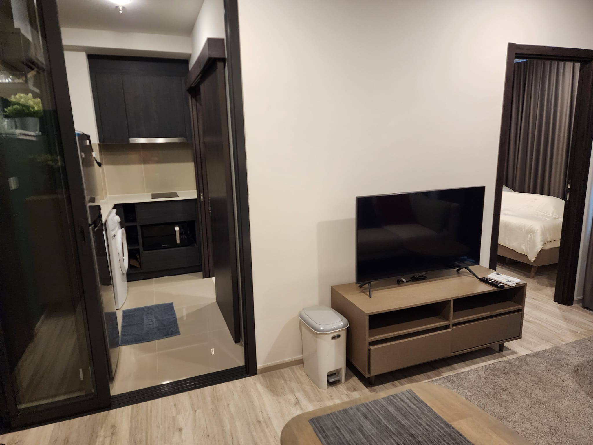 1 Bedroom Condo For Sale in Huai Khwang, Huai Khwang, Bangkok - Image 2