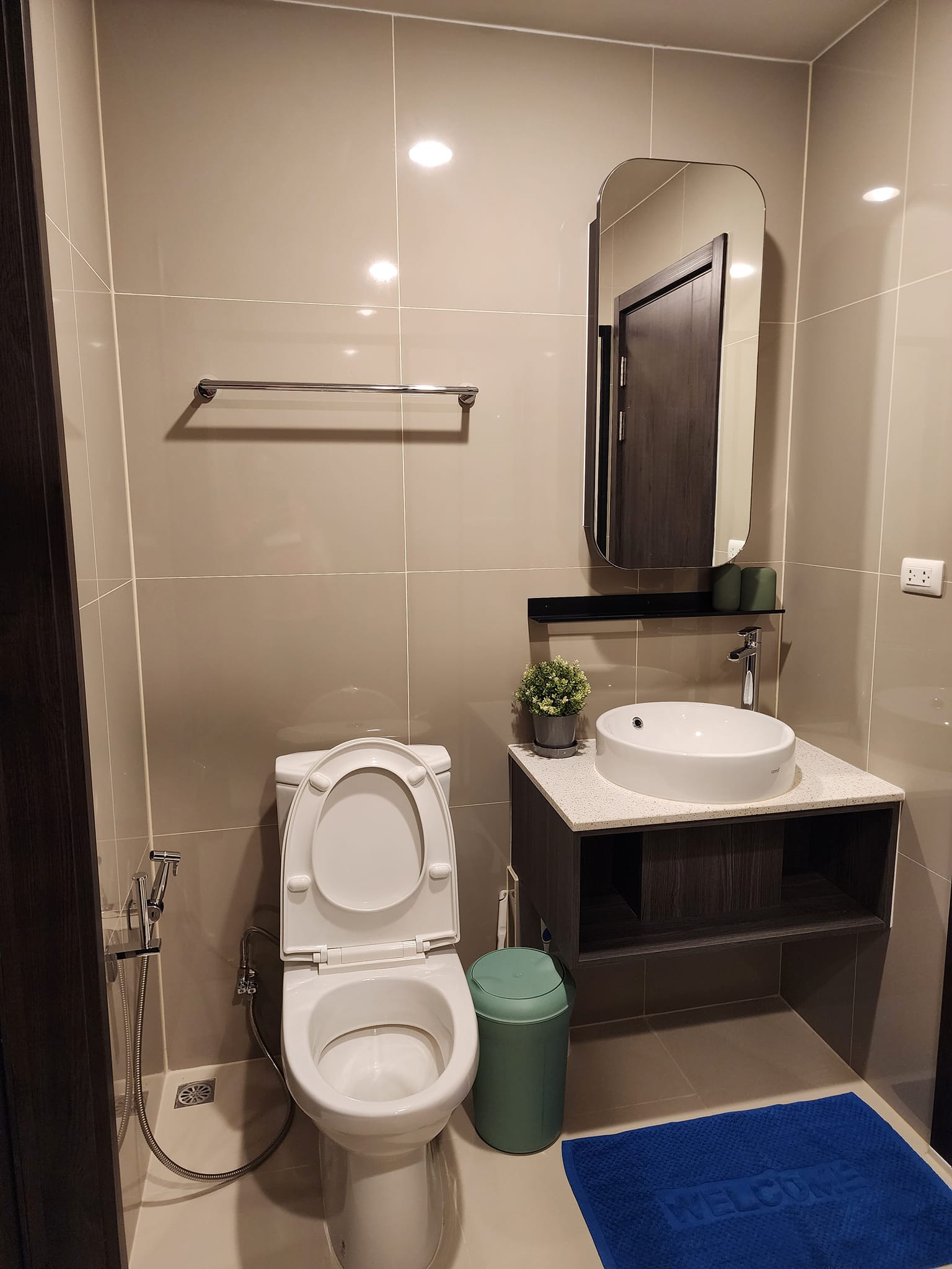 1 Bedroom Condo For Sale in Huai Khwang, Huai Khwang, Bangkok - Image 4