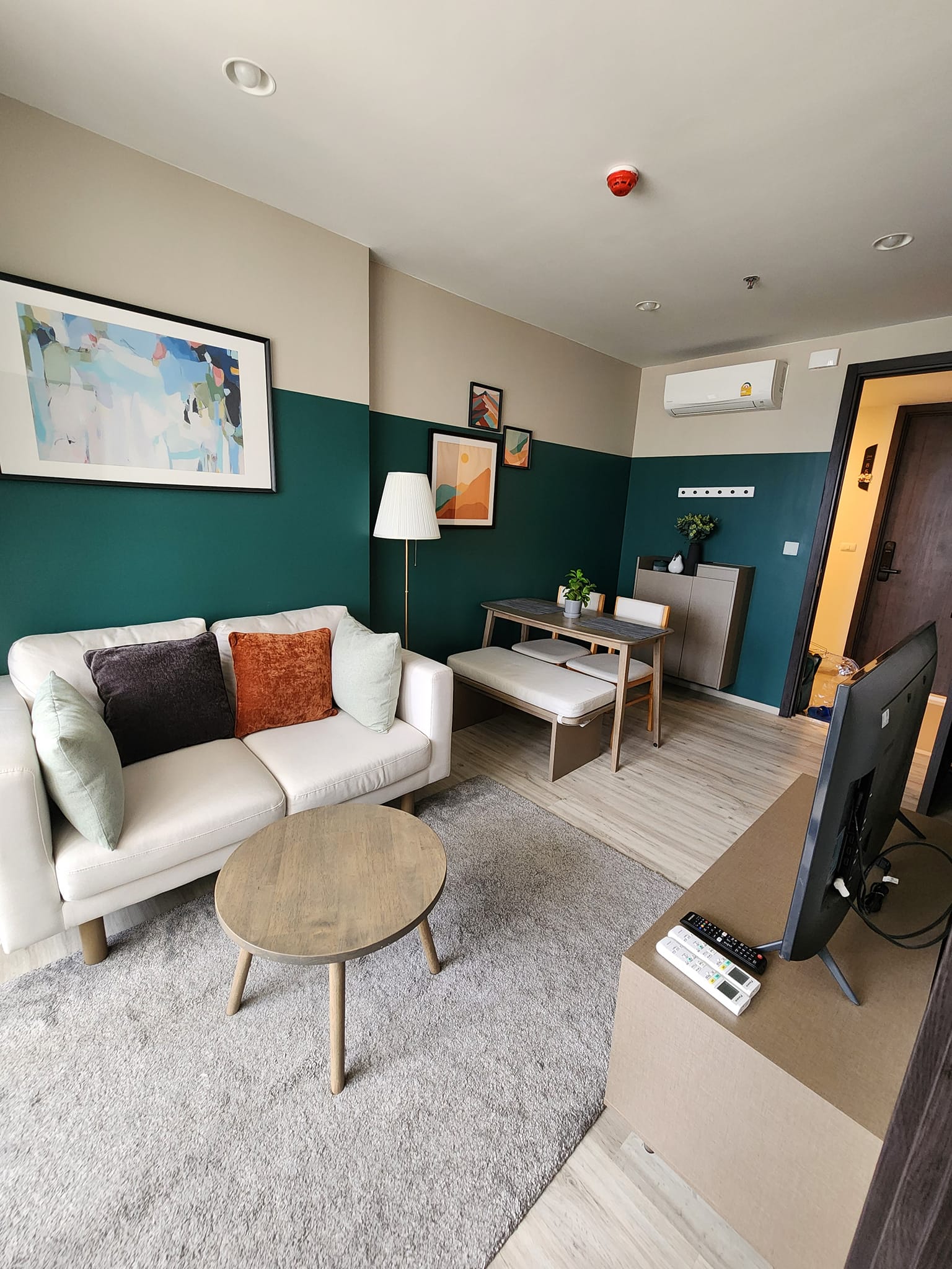 1 Bedroom Condo For Sale in Huai Khwang, Huai Khwang, Bangkok - Image 1