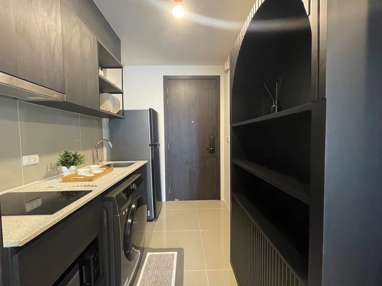 1 Bedroom Condo For Sale in Huai Khwang, Huai Khwang, Bangkok - Image 9