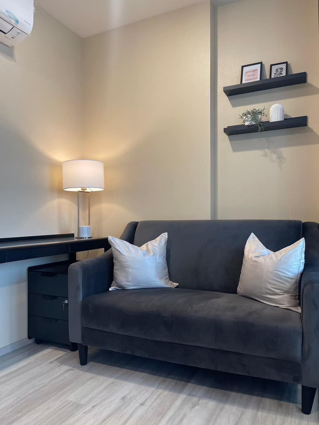 1 Bedroom Condo For Sale in Huai Khwang, Huai Khwang, Bangkok - Image 1