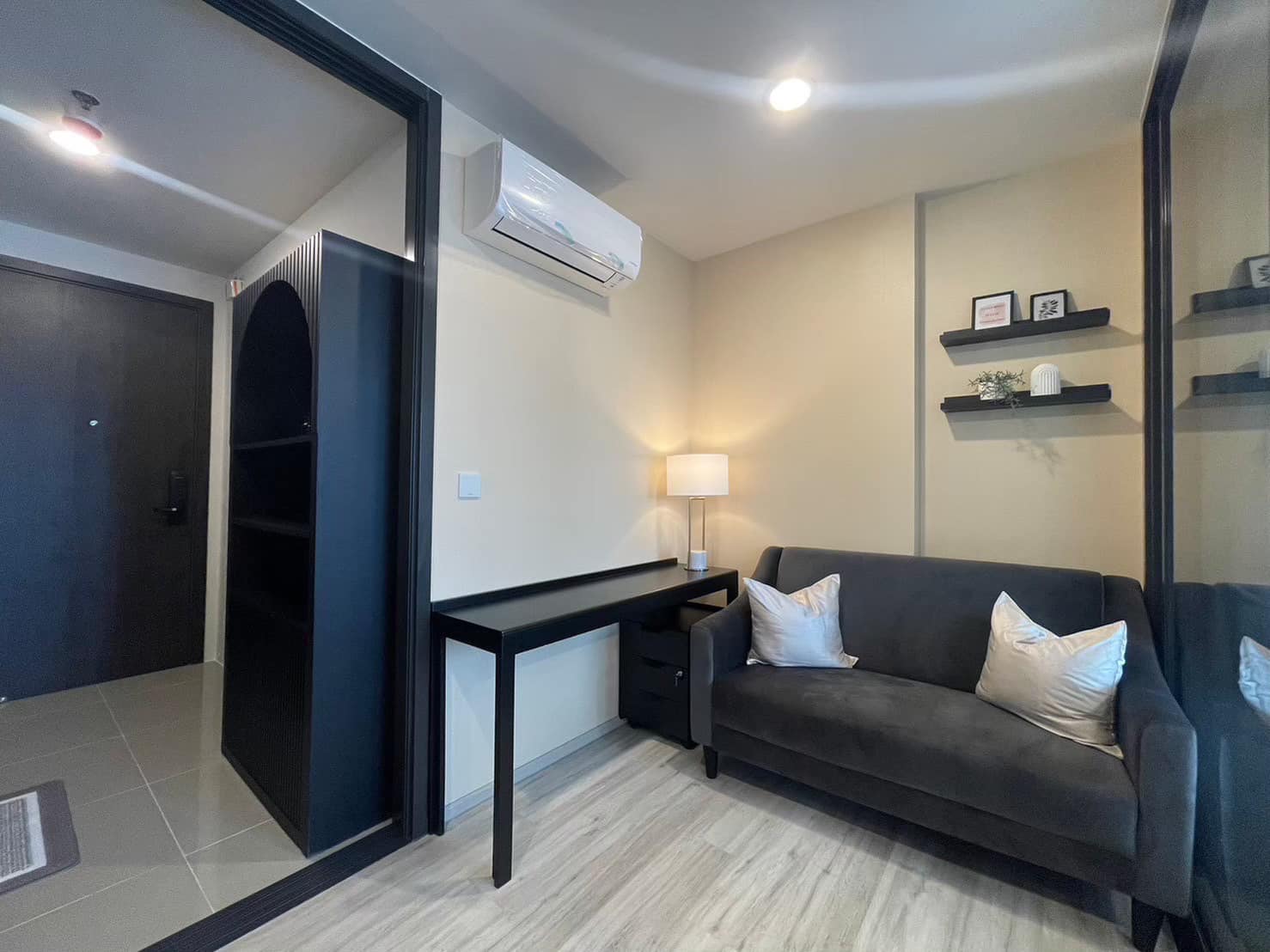 1 Bedroom Condo For Sale in Huai Khwang, Huai Khwang, Bangkok - Image 4