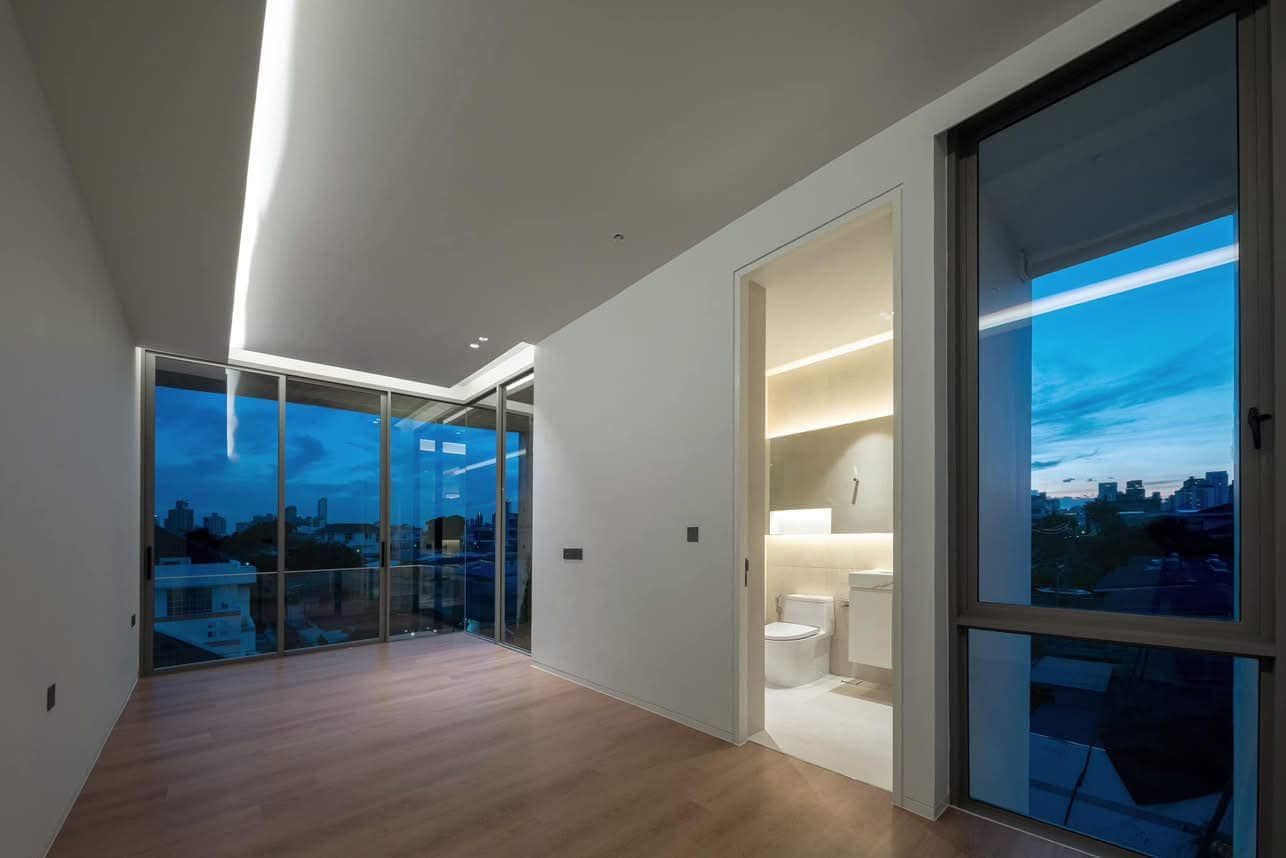 4 Bedroom House For Sale in Phra Khanong Nuea, Vadhana, Bangkok - Image 19