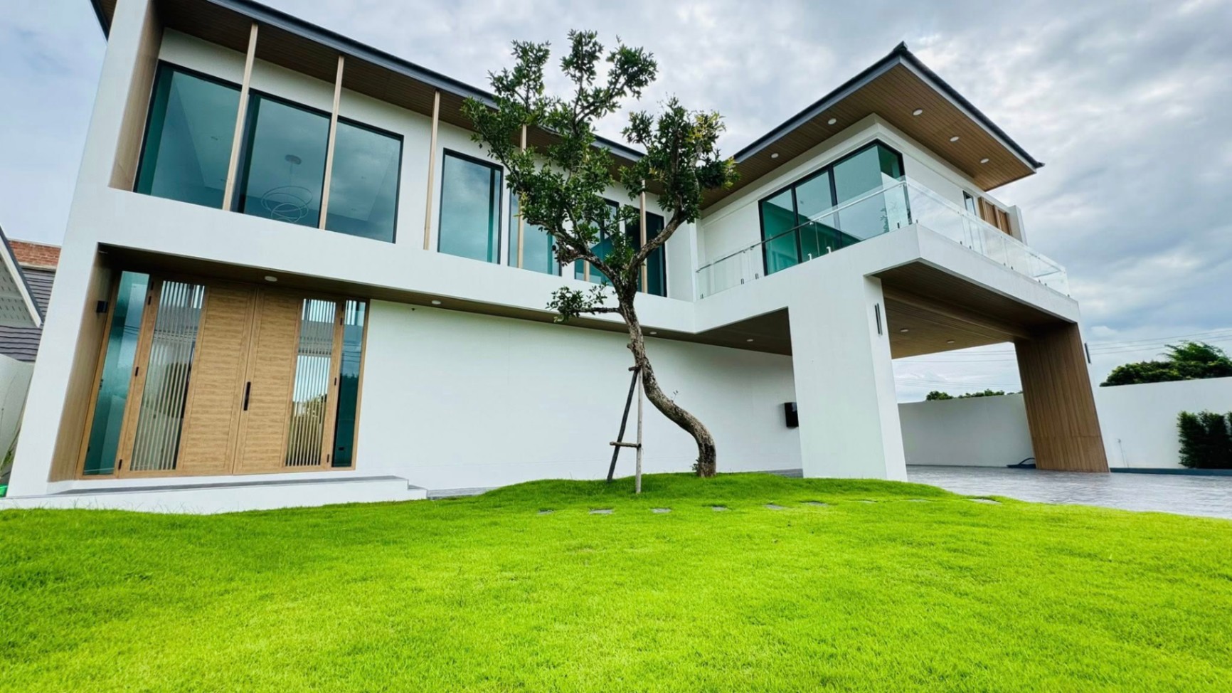 4 Bedroom House For Sale in San Phisuea, Mueang Chiang Mai, Chiang Mai - Image 3