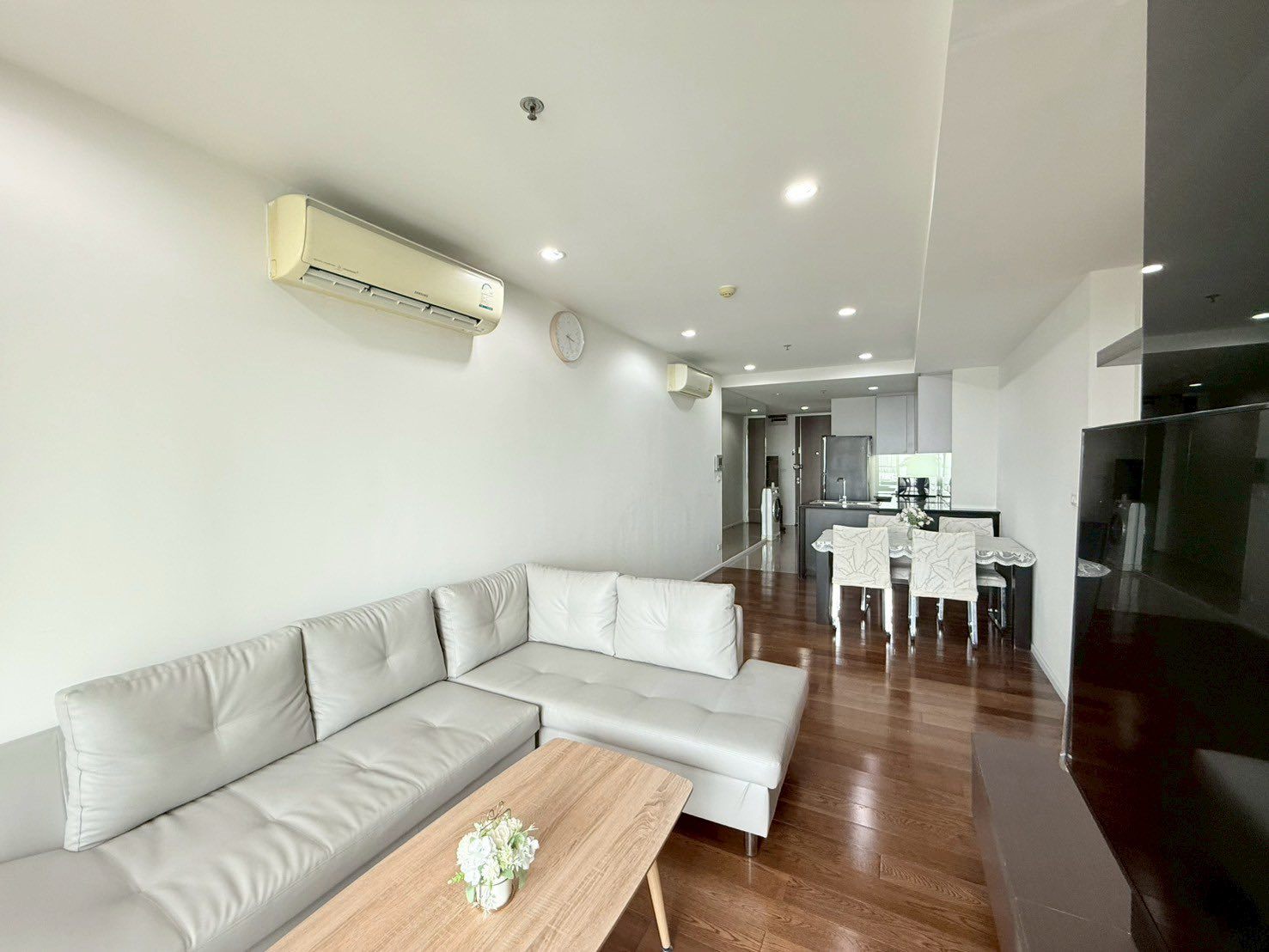 15 Sukhumvit Residences - Image 2
