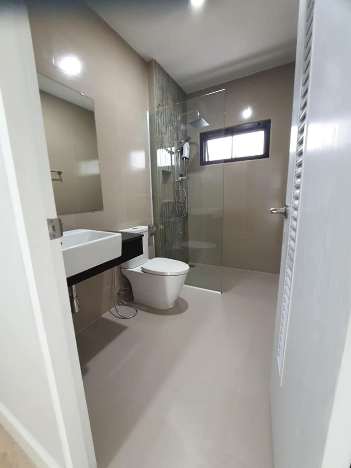 3 Bedroom Townhouse For Rent in Mae Hia, Mueang Chiang Mai, Chiang Mai - Image 11