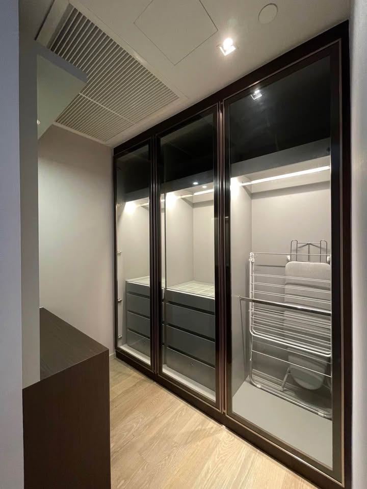 Ashton Silom - Image 8