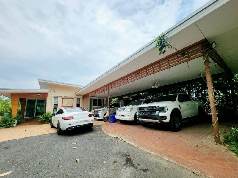 5 Bedroom House For Rent in Pa Daet, Mueang Chiang Mai, Chiang Mai - Image 18
