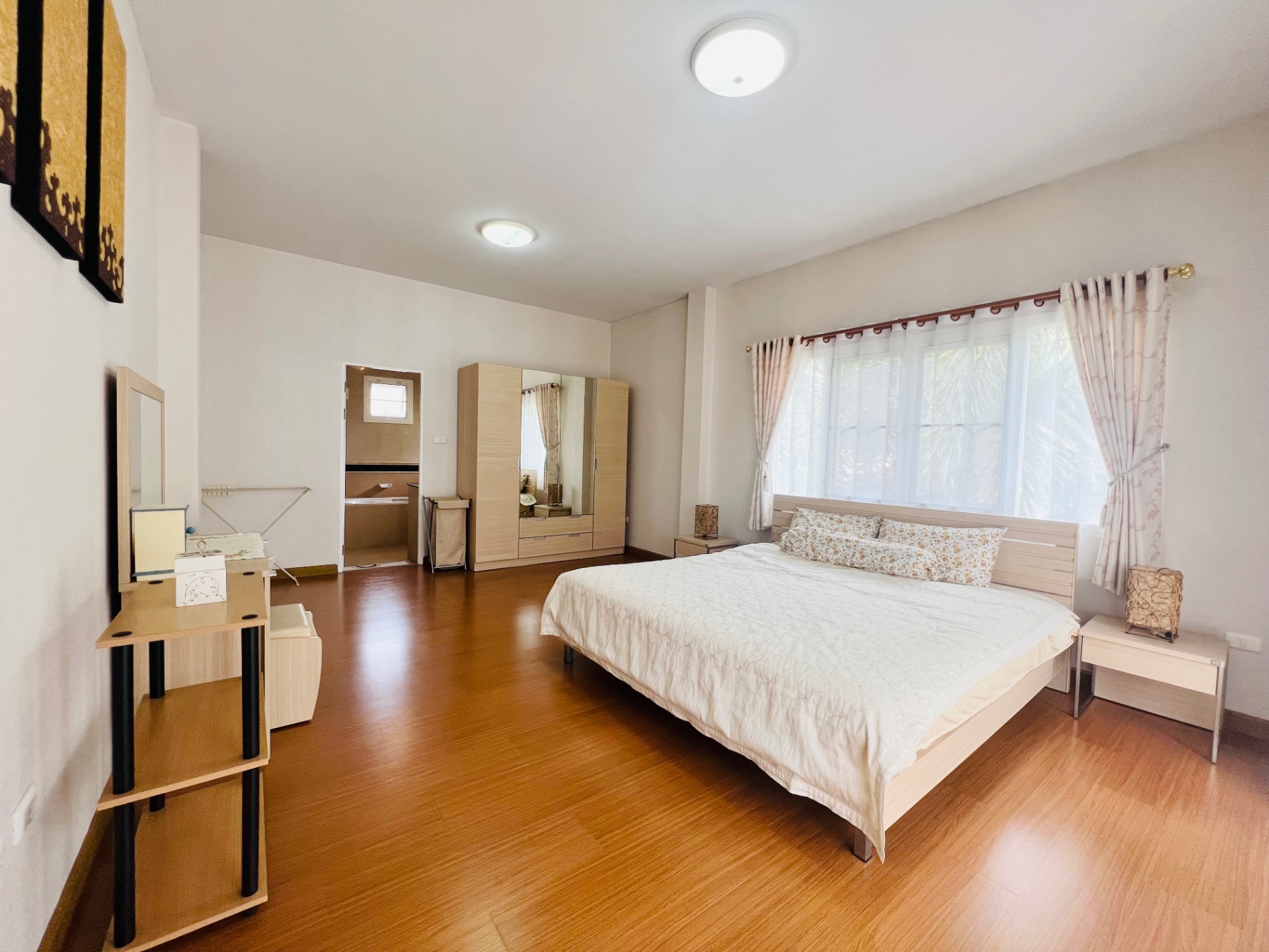 Home in Park - Image 11