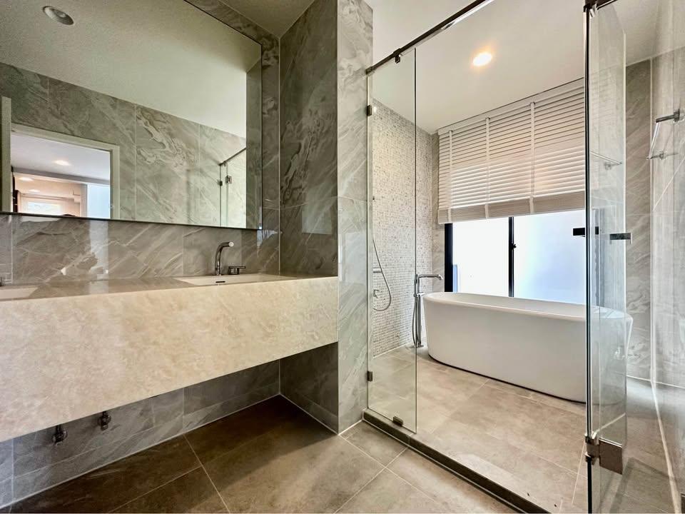 3 Bedroom Townhouse For Sale in Bang Phongphang, Yan Nawa, Bangkok - Image 11