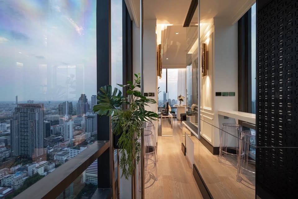 Ashton Silom - Image 8