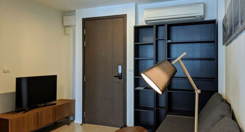 1 Bedroom Condo For Sale in Thung Mahamek, Sathon, Bangkok - Image 1