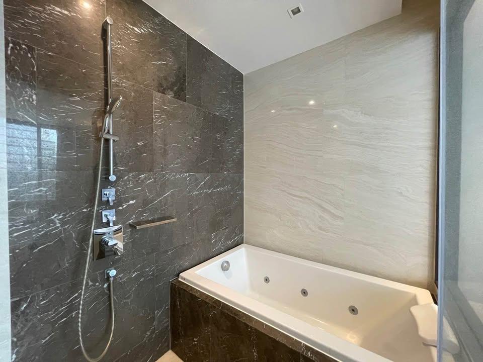 Ashton Silom - Image 7