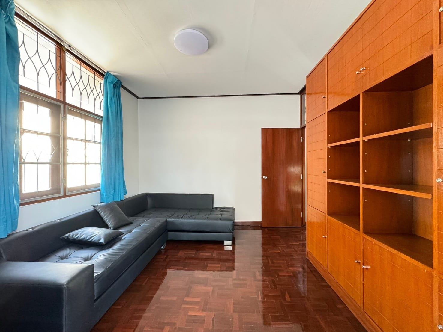 3 卧室 独立房屋  在  - Image 2