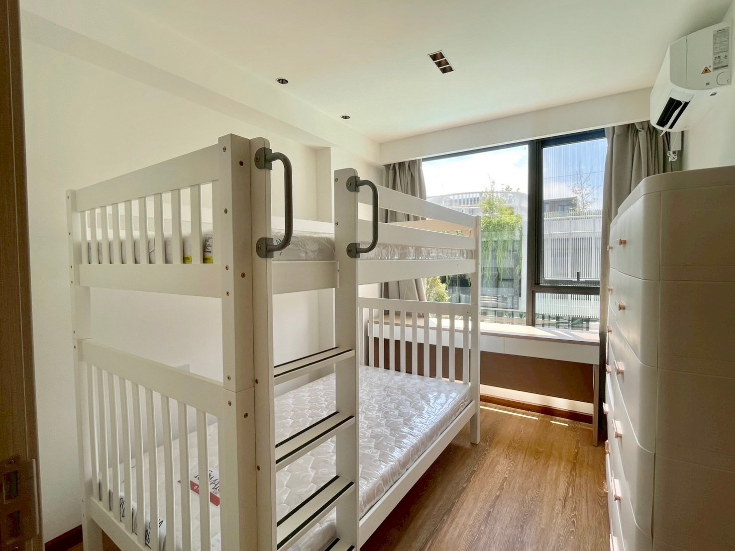 073c6a4f-82e2-4bd9-9ba7-1c0389f6c7dd