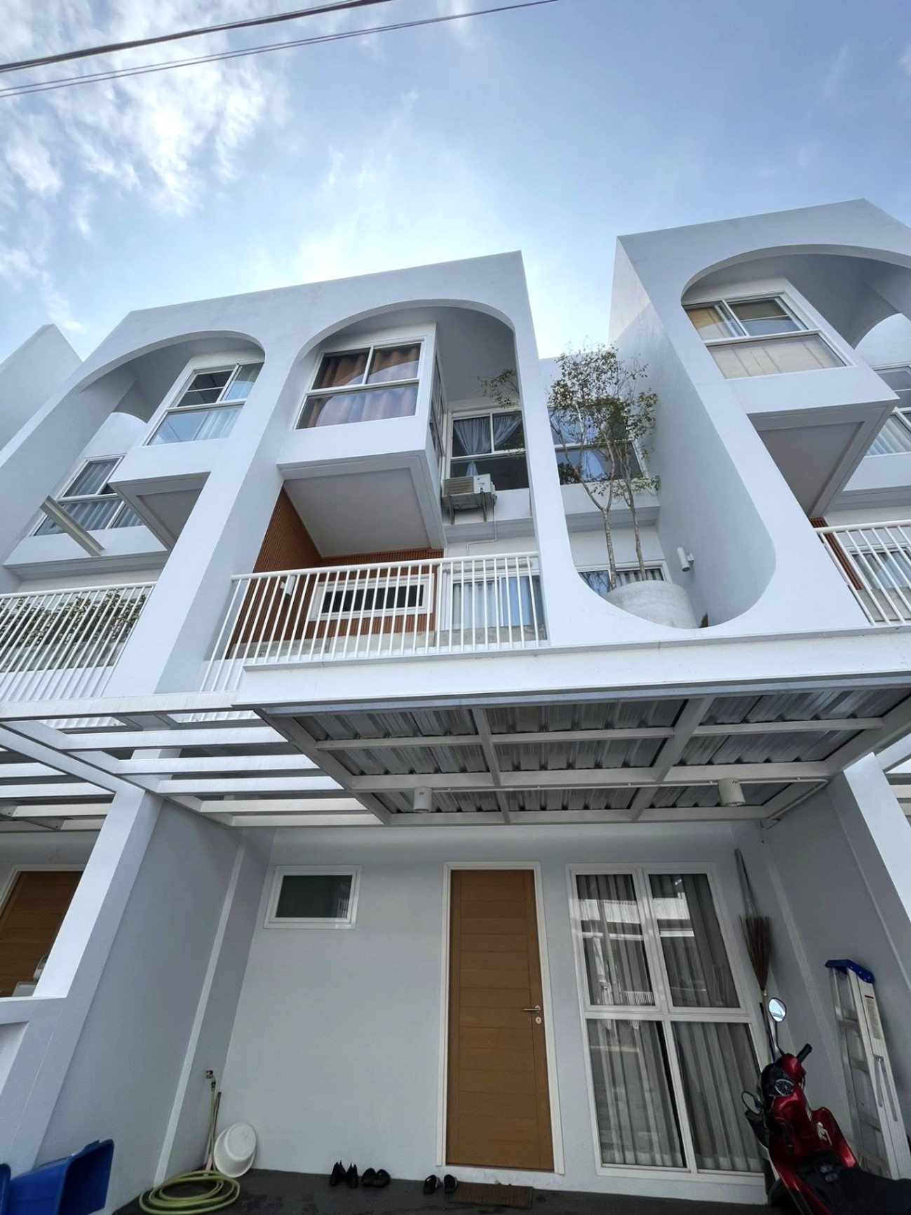 Monotown 3 - San Phi Suea - Image 1