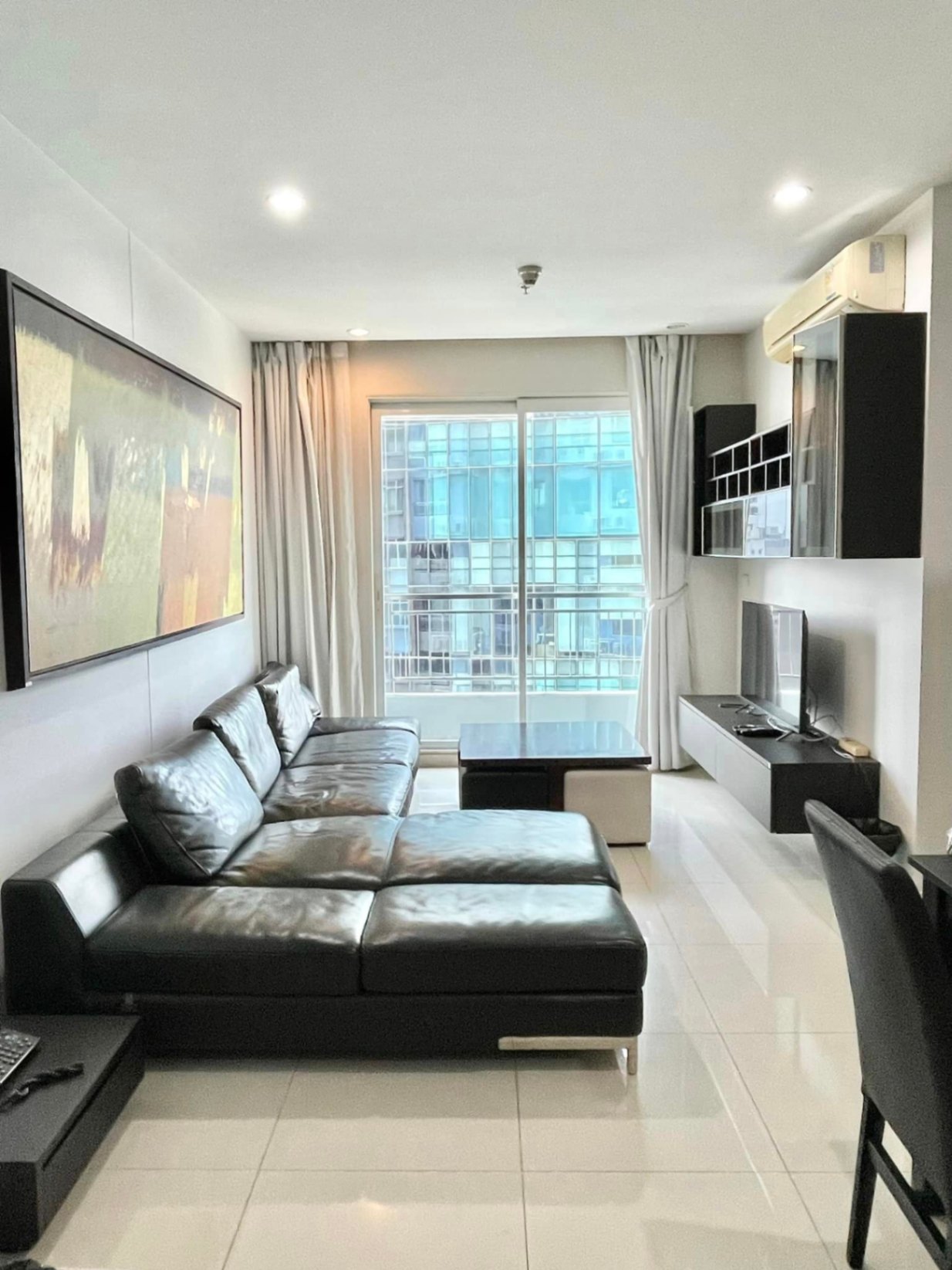 Circle Condominium - Image 1
