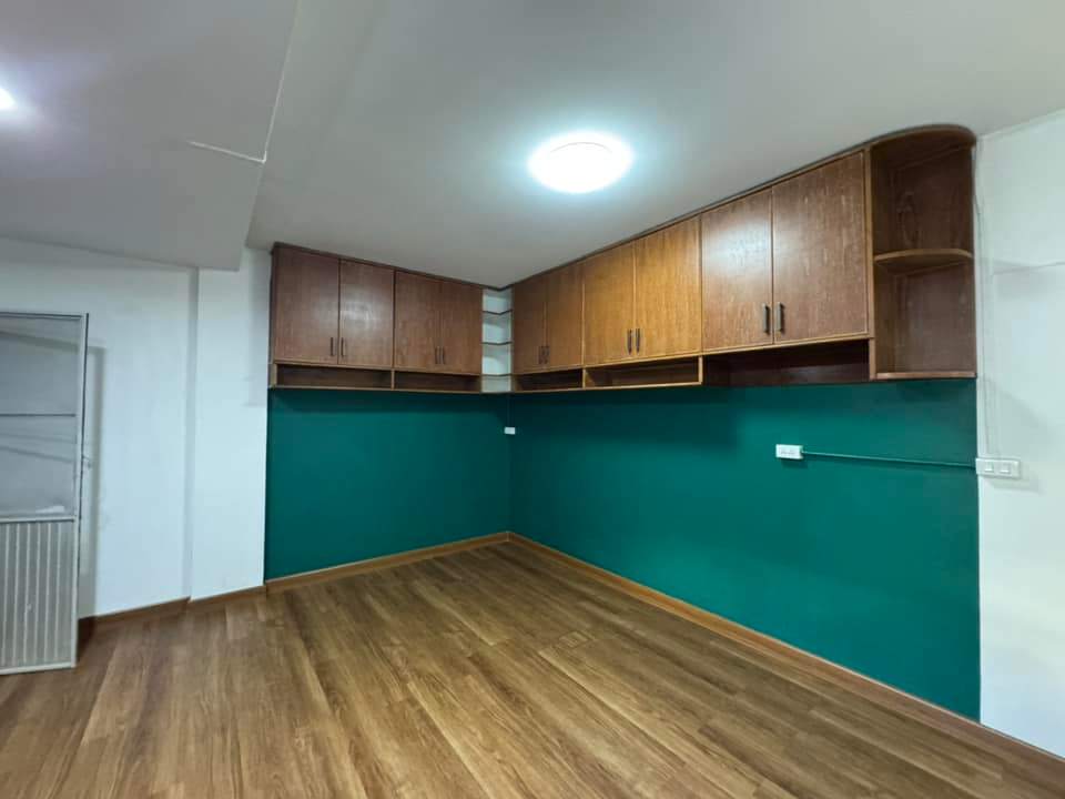 4 Bedroom Townhouse For Sale in Chang Khlan, Mueang Chiang Mai, Chiang Mai - Image 11