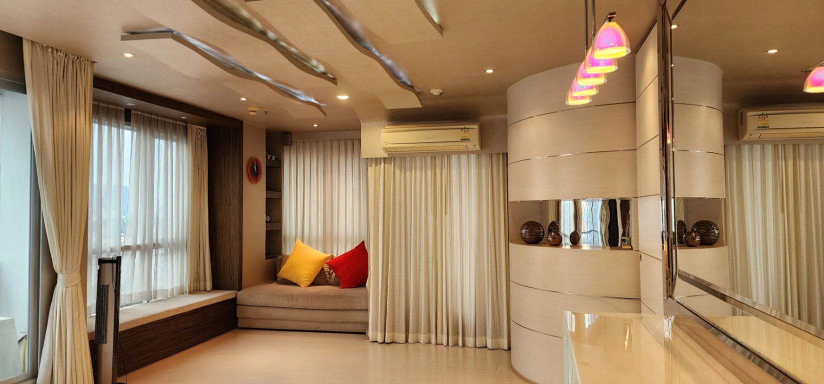 1 Bedroom Condo For Sale in Sam Sen Nok, Huai Khwang, Bangkok - Image 5