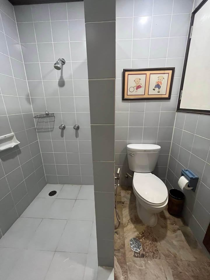 Floral Condo - Image 20