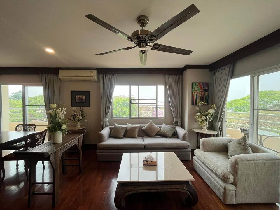 Floral Condo - Image 4