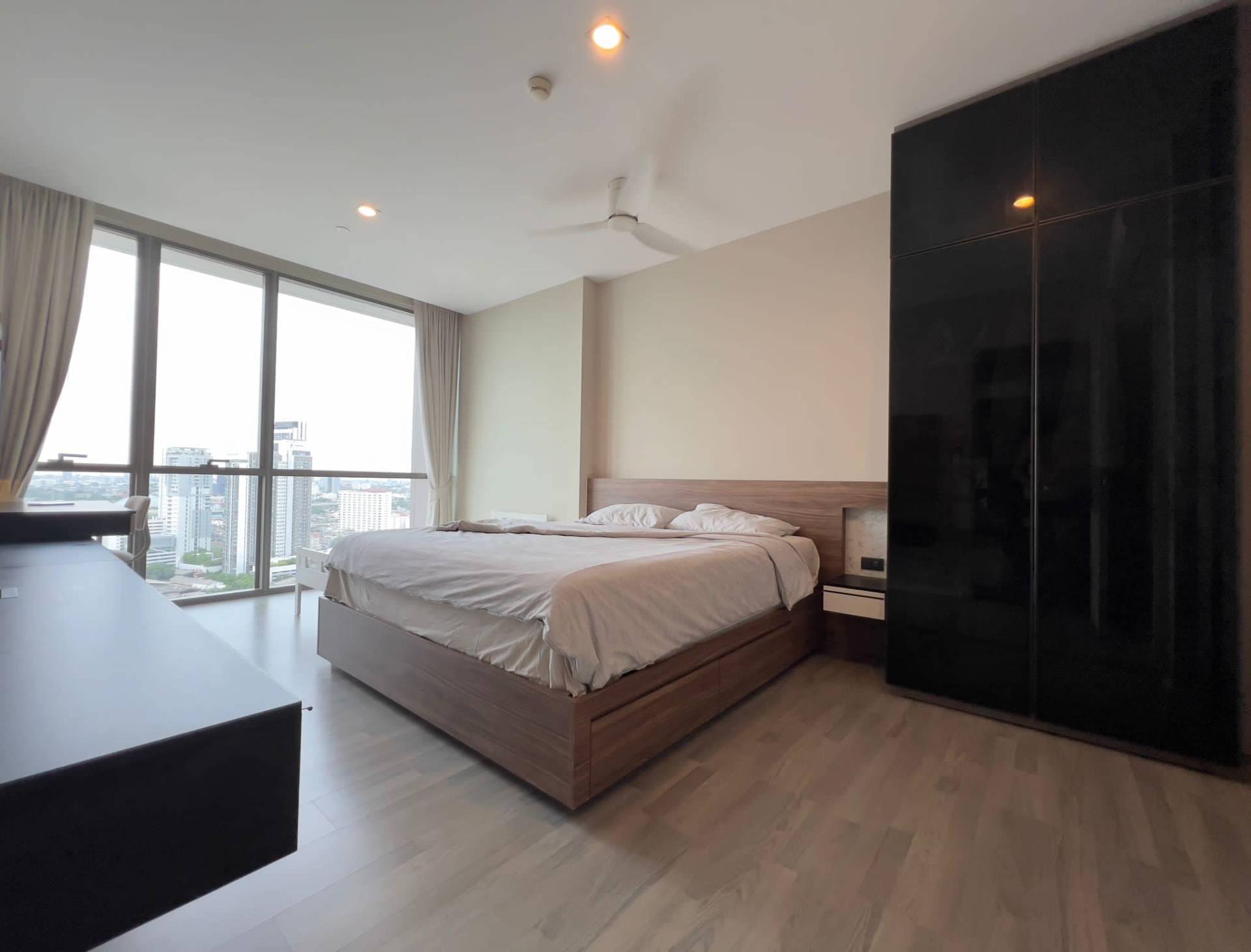 333 Riverside - Image 14