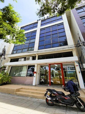  Retail Space For Sale in Thung Wat Don, Sathon, Bangkok - Image 4