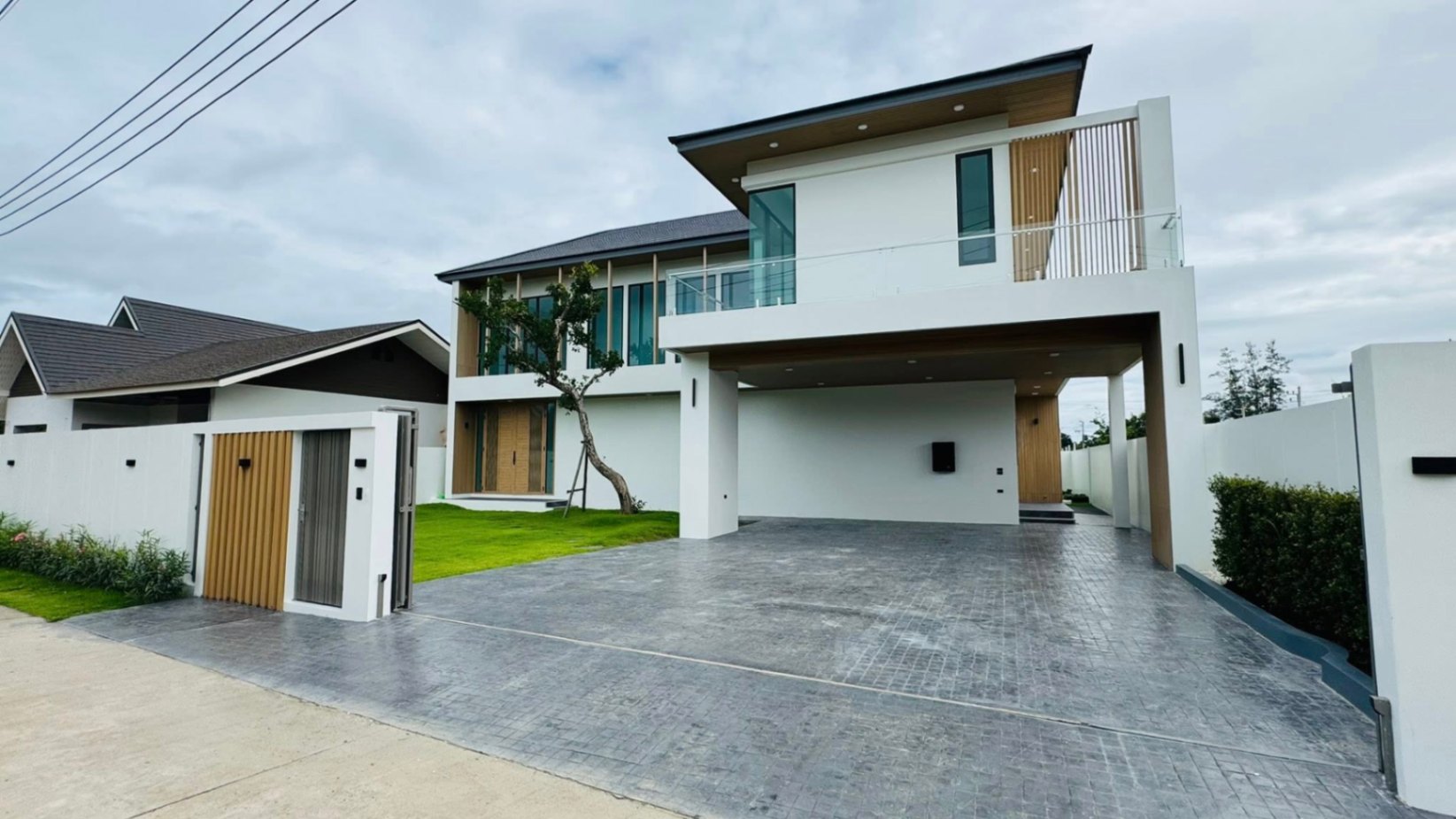 4 Bedroom House For Sale in San Phisuea, Mueang Chiang Mai, Chiang Mai - Image 12
