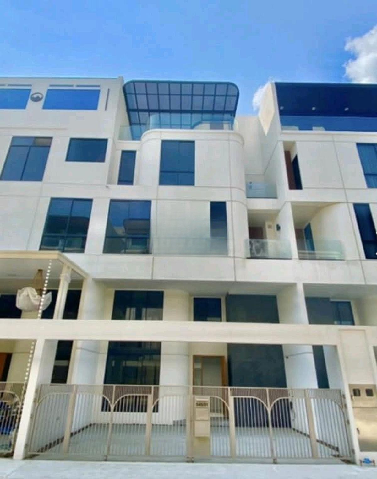 3 Bedroom Townhouse For Sale in Bang Phongphang, Yan Nawa, Bangkok - Image 1
