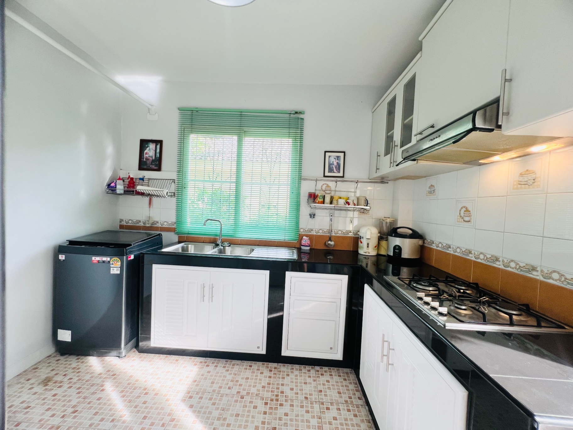 Home in Park - Image 9