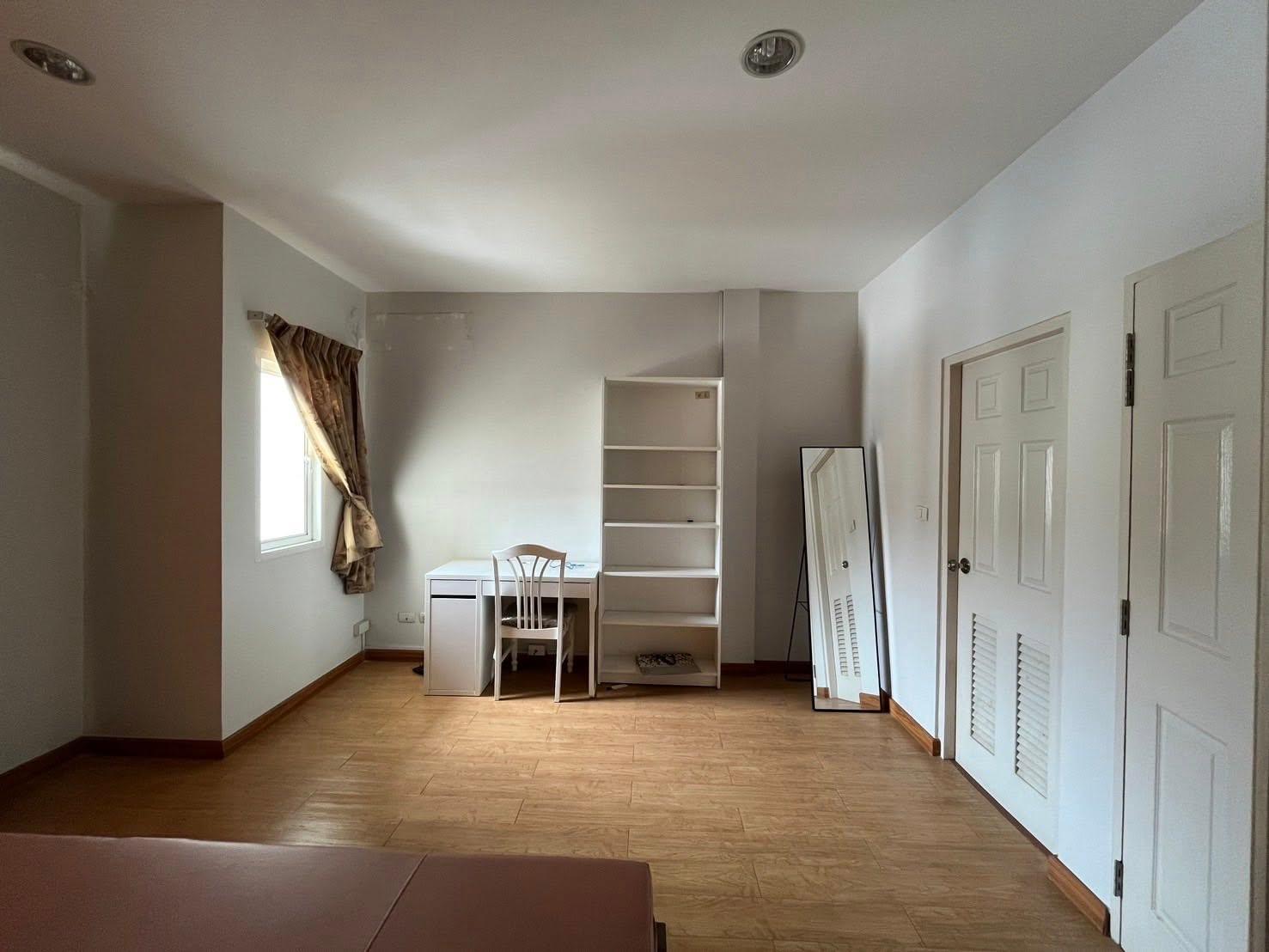 4 Bedroom Townhouse For Rent in Bang Khlo, Bang Kho Laem, Bangkok - Image 5