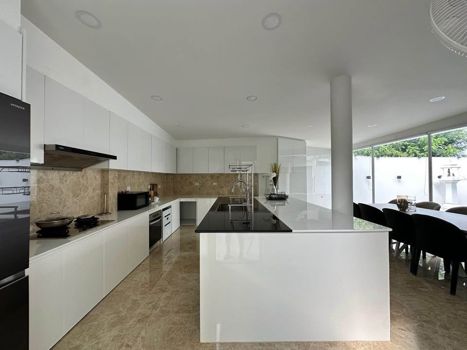 5 Bedroom House For Rent in San Phak Wan, Hang Dong, Chiang Mai - Image 6