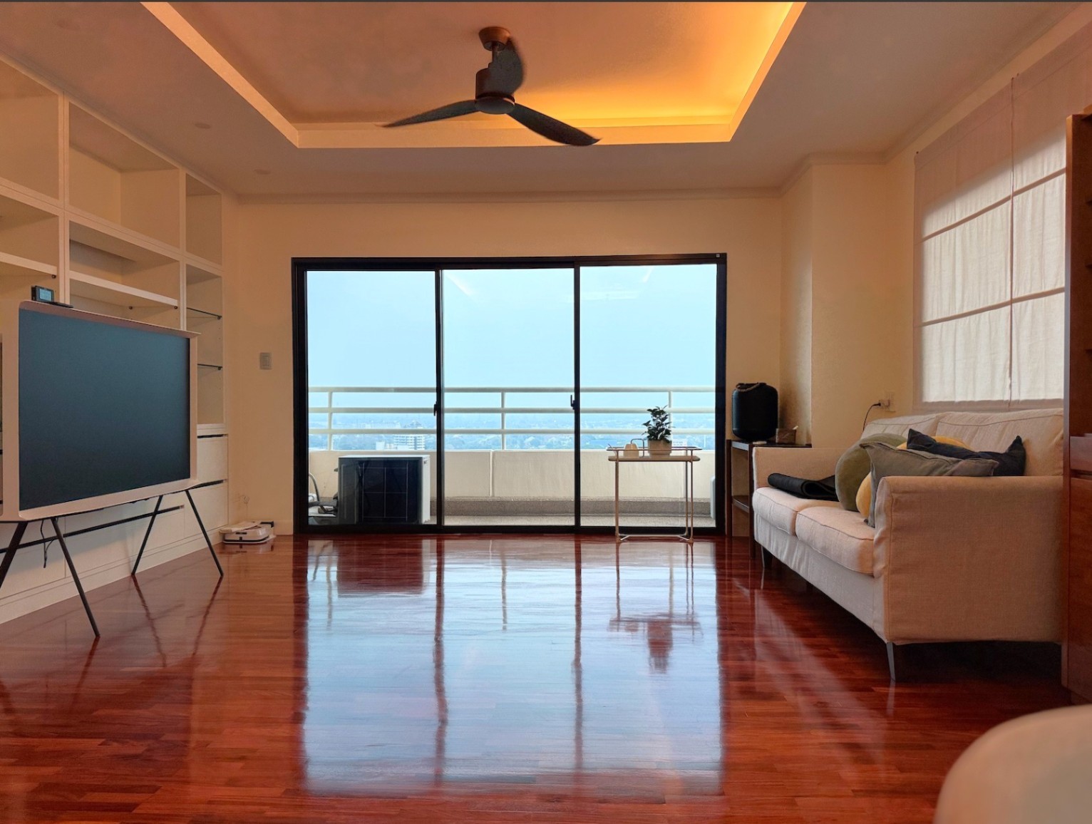 Floral Condo - Image 1