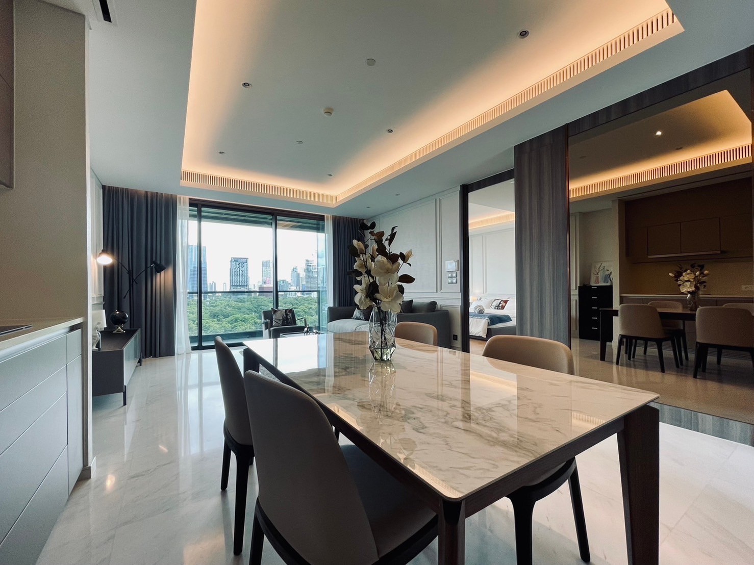 Sindhorn Tonson - Image 2