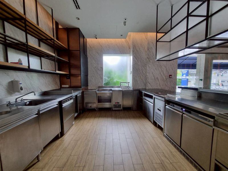  Retail Space For Rent in Khlong Toei Nuea, Vadhana, Bangkok - Image 6