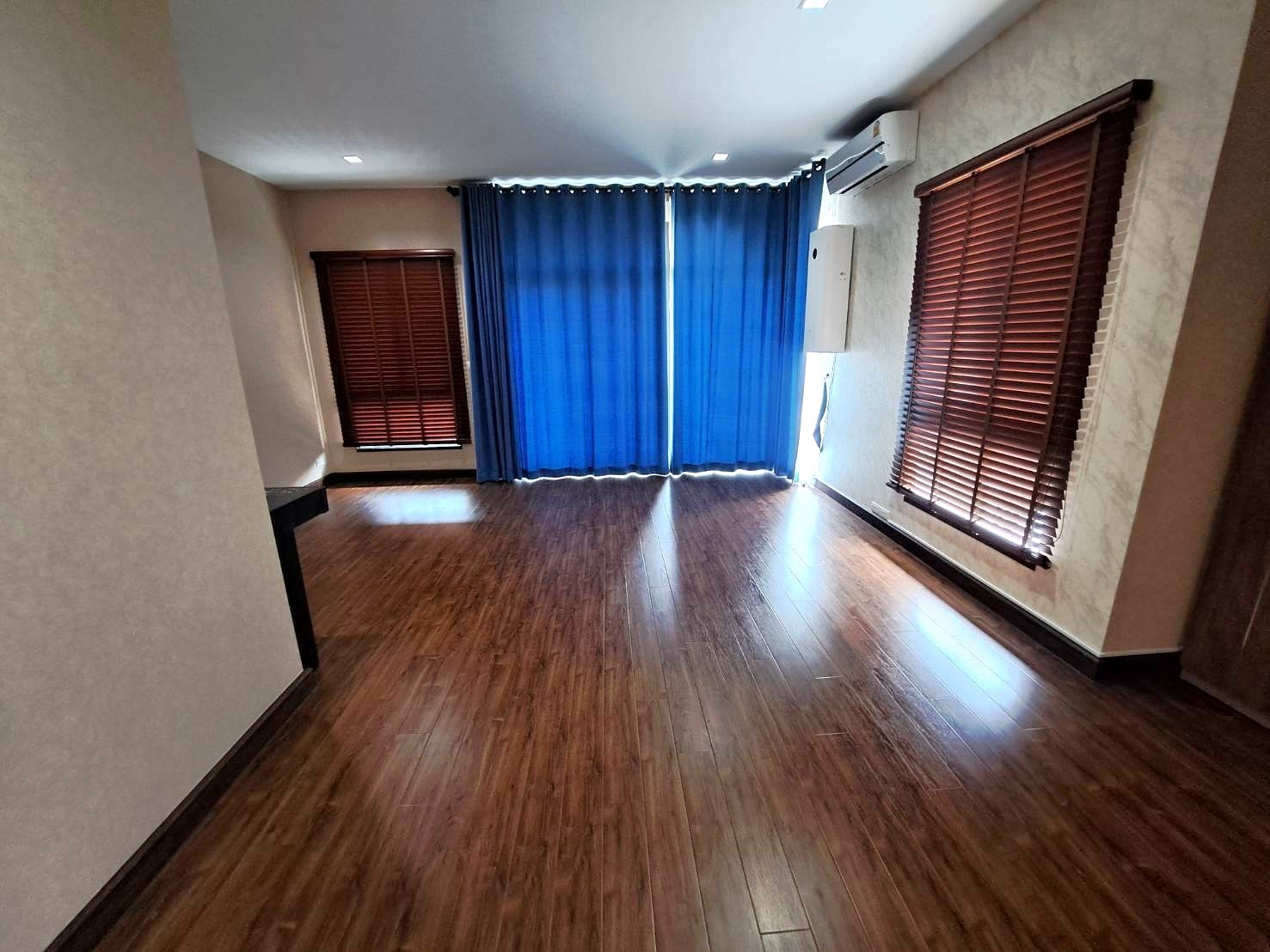 The Oriental (Regent) - Image 8