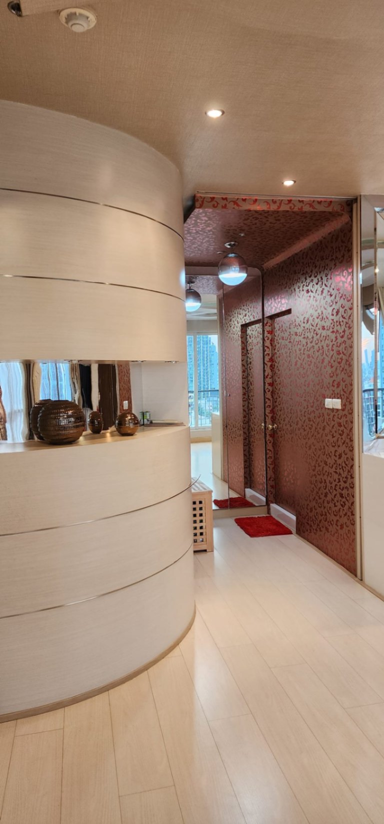 1 Bedroom Condo For Sale in Sam Sen Nok, Huai Khwang, Bangkok - Image 13