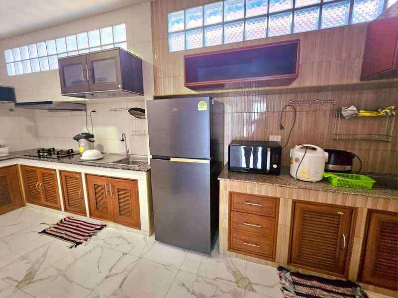 6 卧室 独立房屋 出租 在  - Image 4